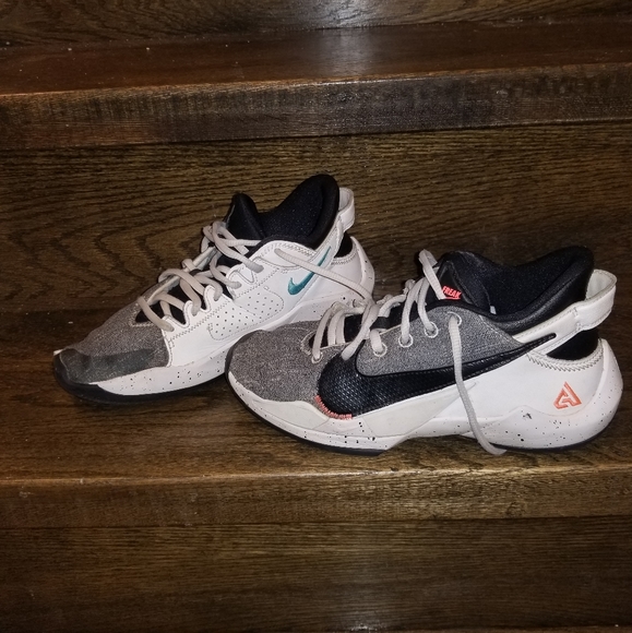 Children Nike shoes - Picture 10 of 10